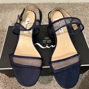 Women’s mesh block low heel with adjustable hook and loop dressy sandals